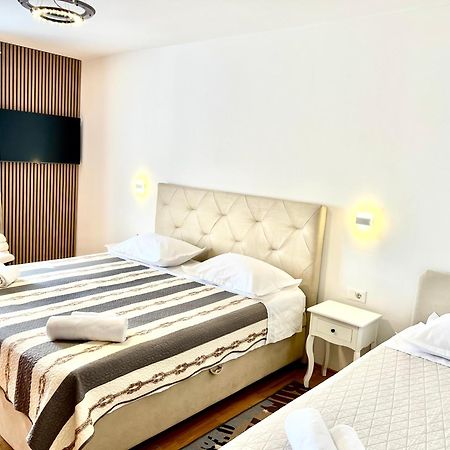 Holiday Resort Laura Zadar Bagian luar foto