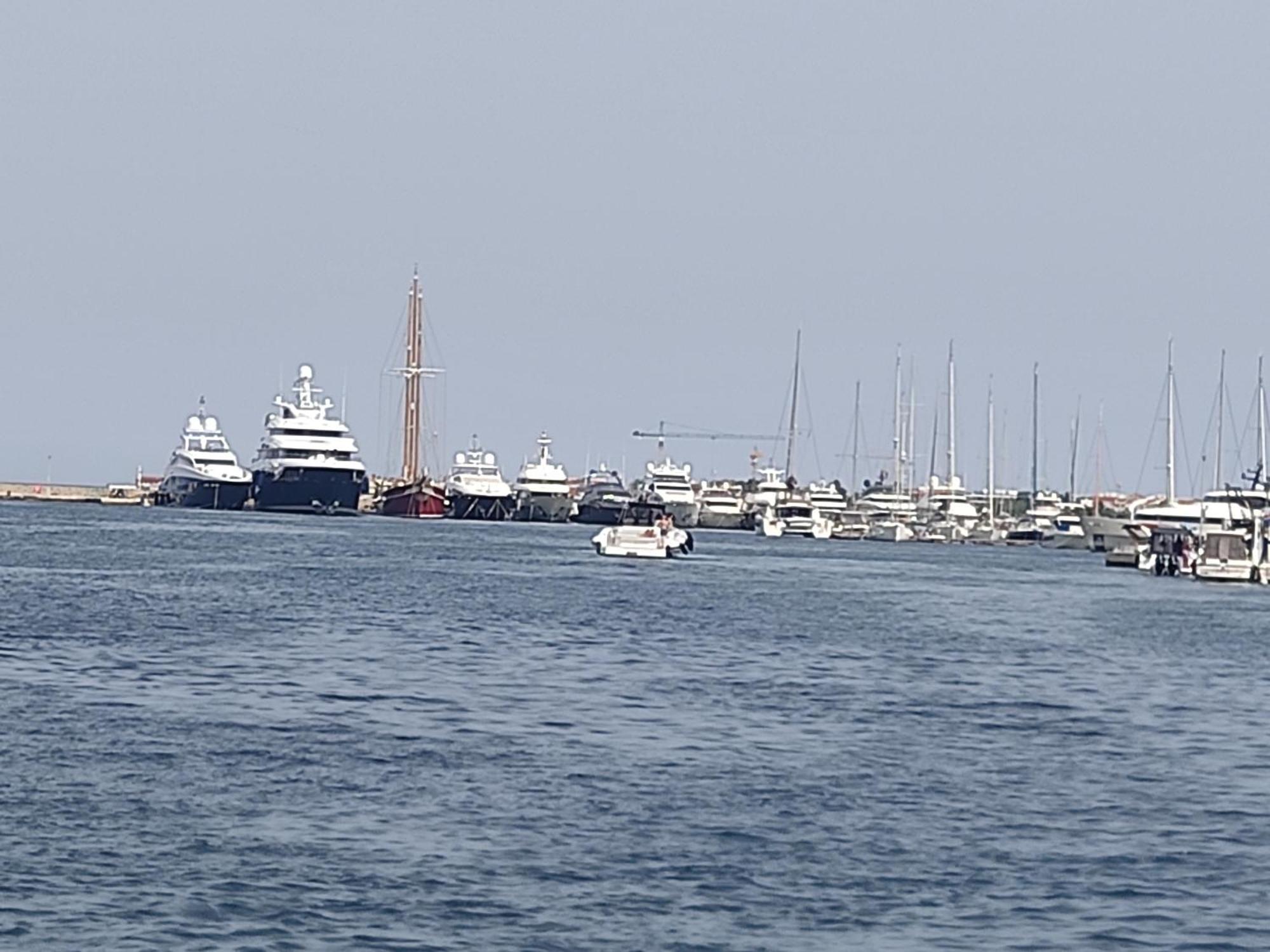Holiday Resort Laura Zadar Bagian luar foto