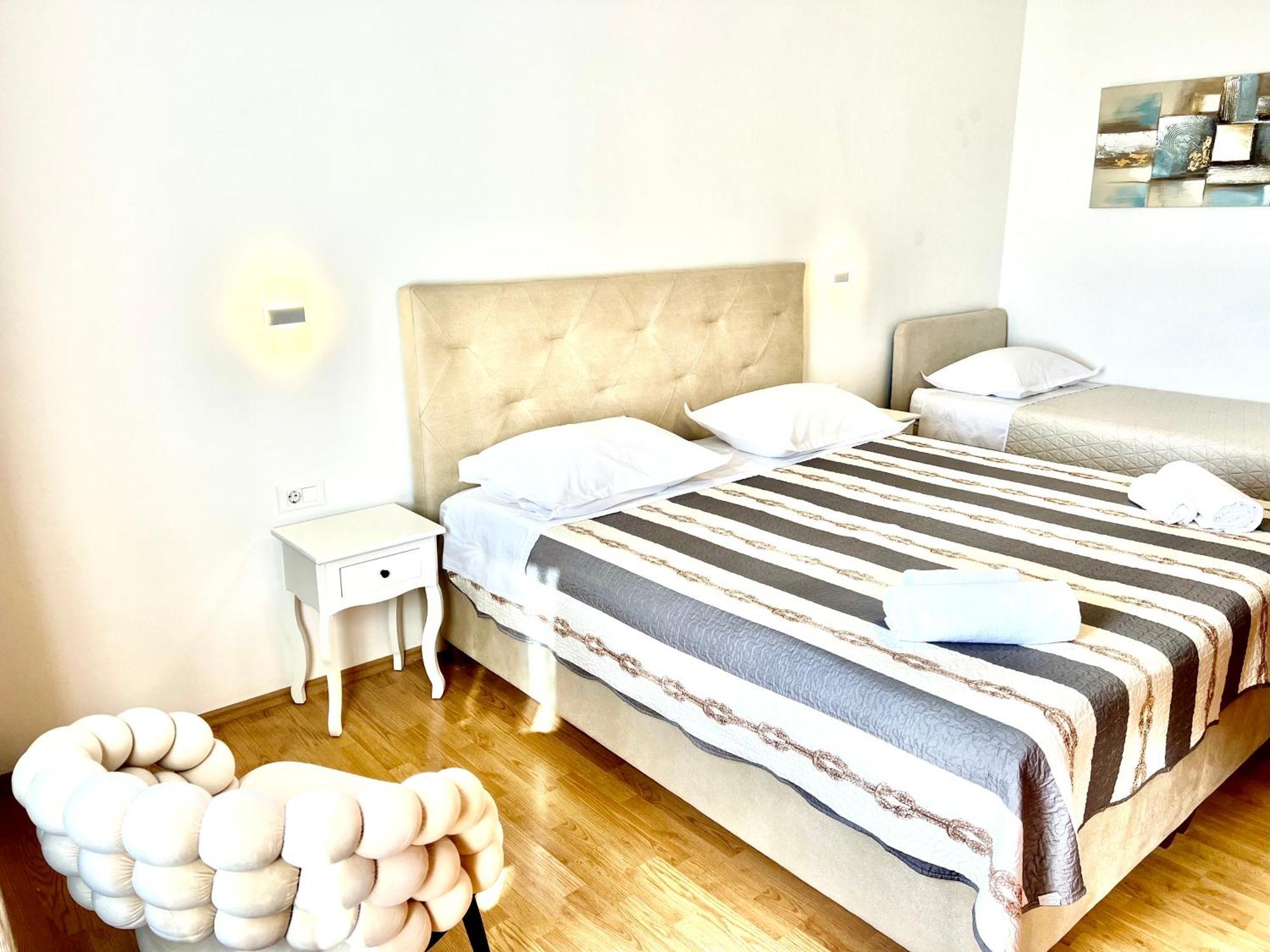 Holiday Resort Laura Zadar Bagian luar foto