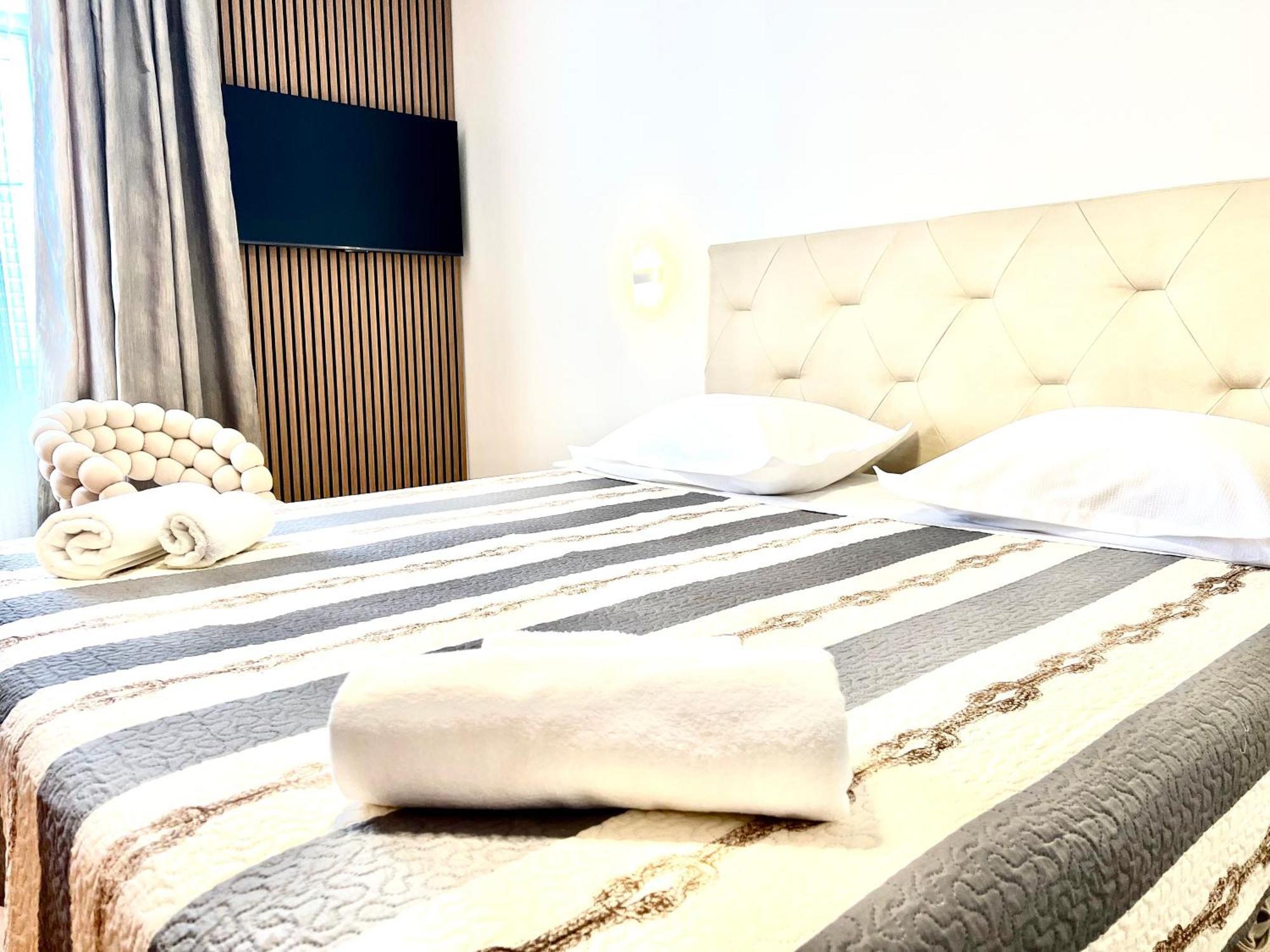 Holiday Resort Laura Zadar Bagian luar foto